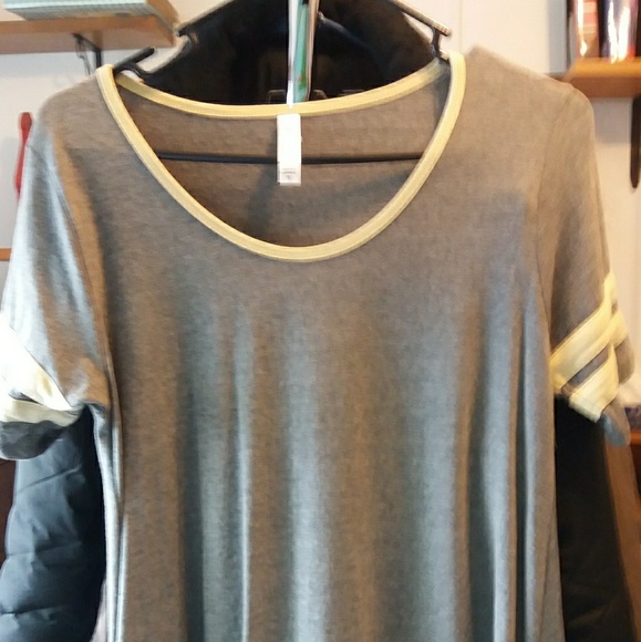 LuLaRoe Perfect T - Picture 1 of 2